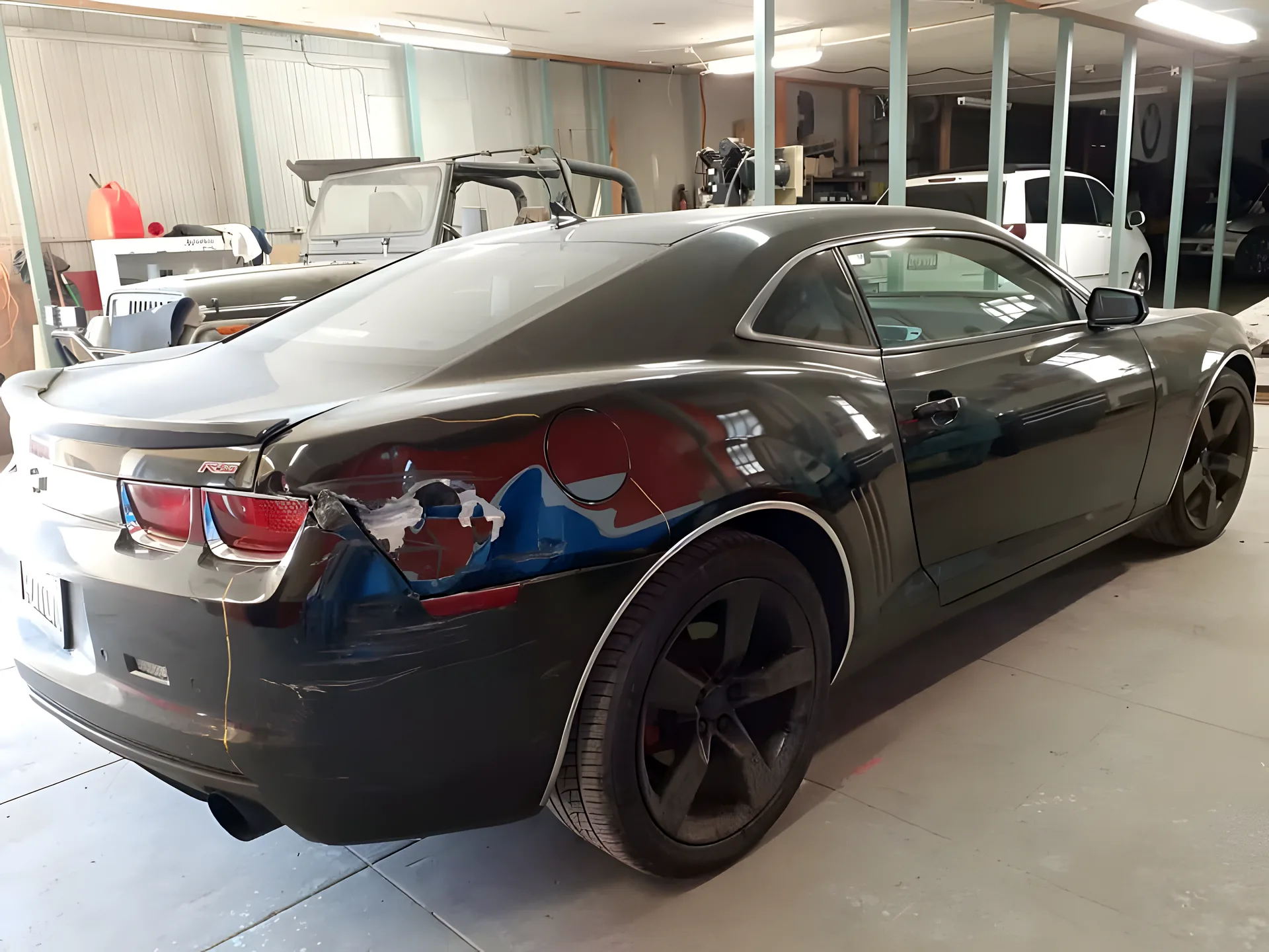 Camaro negro: costado trasero y defensa (antes)
