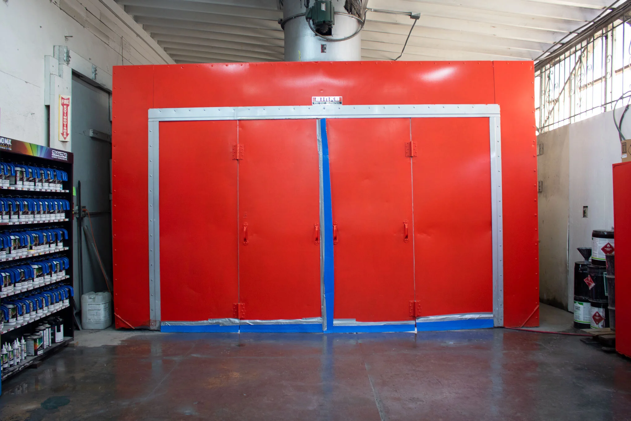 La cabina de pintura del taller